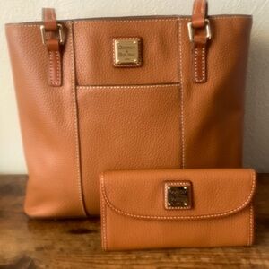 Dooney & Bourke Chocolate 🍫 Brown 🤫🫣